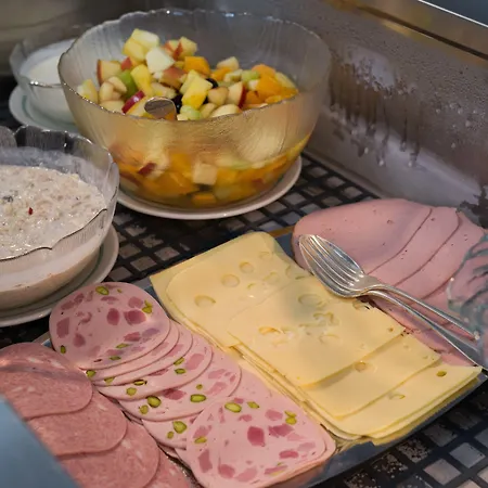 Bel-air Eden 宾馆 2*